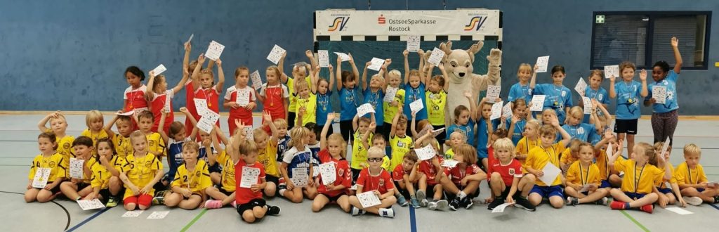 Beim 2. Minispielfest in Bad Doberan traten unsere sechs Mini Handballer gegen zahlreiche andere Kinder an.