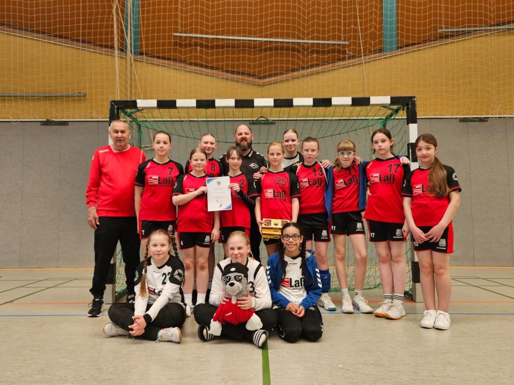 Am vergangenen Wochenende fand das Handballturnier in Dorf Mecklenburg statt, bei dem unsere weibliche Jugend D teilnahm.